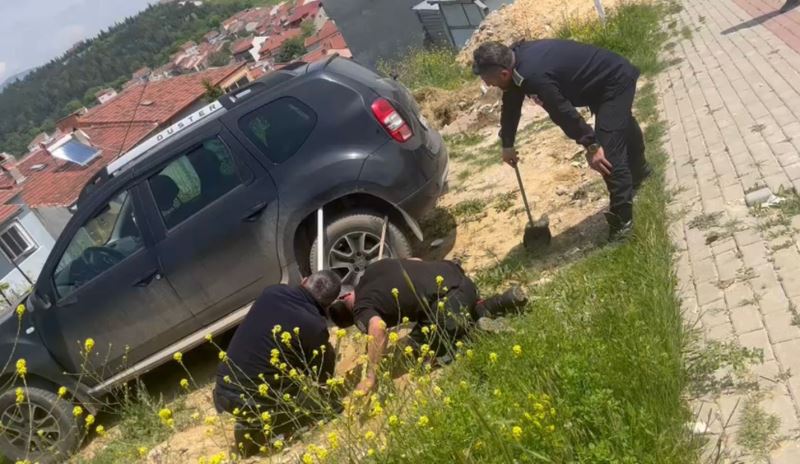 BOZÜYÜK BELEDİYESİ İTFAİYESİ’NDEN BAŞARILI YILAN OPERASYONU