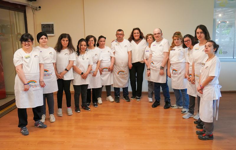 GÖKKUŞAĞI KAFE İLE SOSYALLEŞİYORLAR