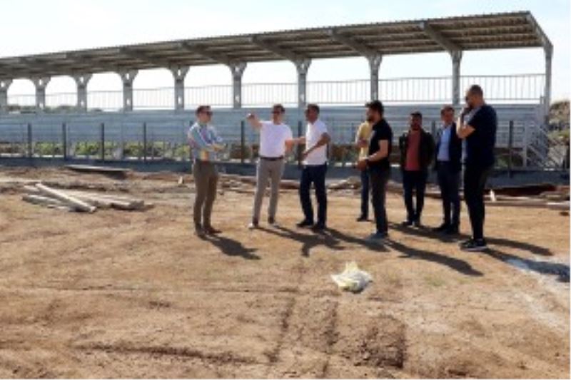 BAŞKANIMIZ AKAY KIZILPINAR FUTBOL SAHASI ÇALIŞMALARINI İNCELEDİ