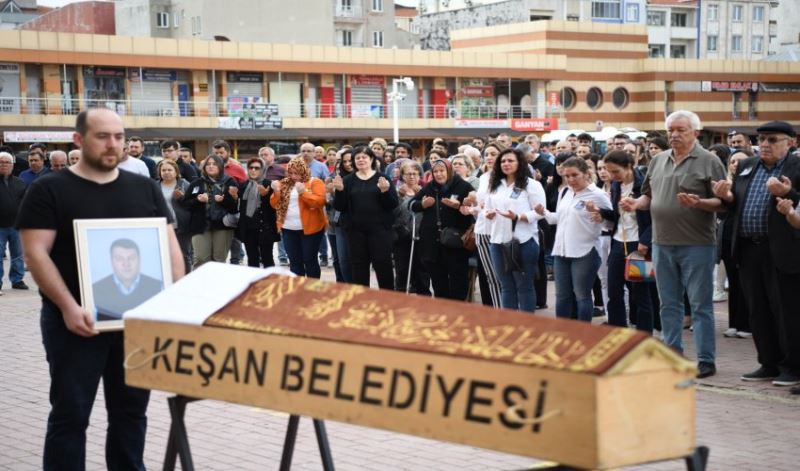 Keşan Belediyesi personeli Ferdi Ayvaz, belediye önünden son yolculuğuna uğurlandı