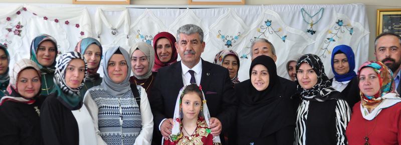 KÜTAHYALI KADINLAR ÜRETİYOR