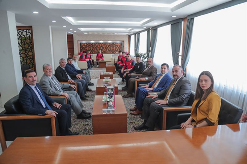 ŞAMPİYON TAKIMDAN BELEDİYEMİZE ZİYARET…