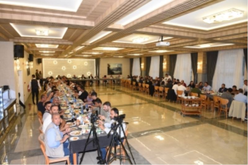 AKADEMİSYEN - ÖĞRENCİ BULUŞMALARI PROTOKOLÜ TÖRENLE İMZALANDI
