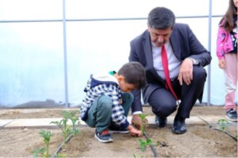 Anaokulu öğrencileri tarımla tanıştı