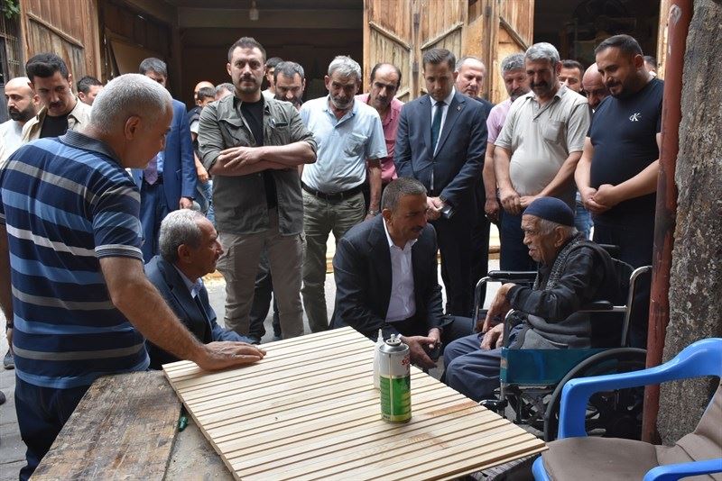 VALİ / BELEDİYE BAŞKAN V. HACIBEKTAŞOĞLU, İŞYERLERİ YANAN ESNAFI ZİYARET ETTİ