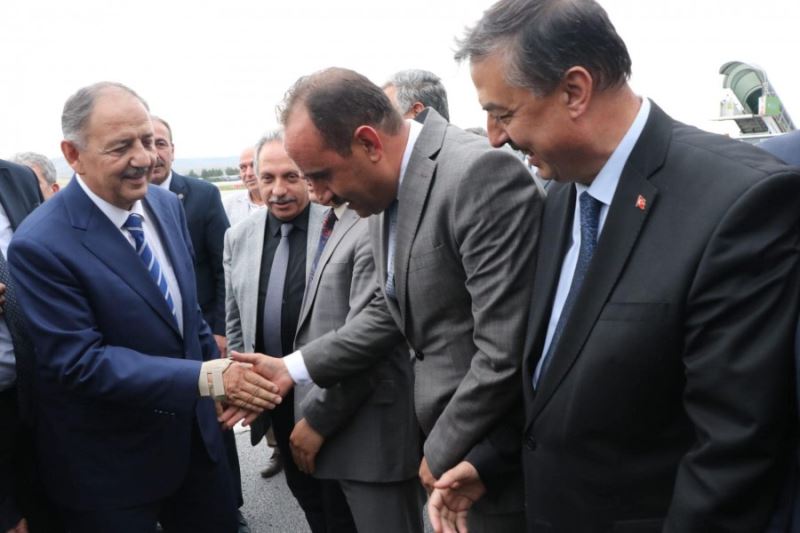 Belediye Başkanımız Av. Mustafa İlmek, şehrimize teşrif eden kıymetli Çevre Şehircilik ve İklim Değişikliği Bakanımız Sn. Mehmet Özhaseki
