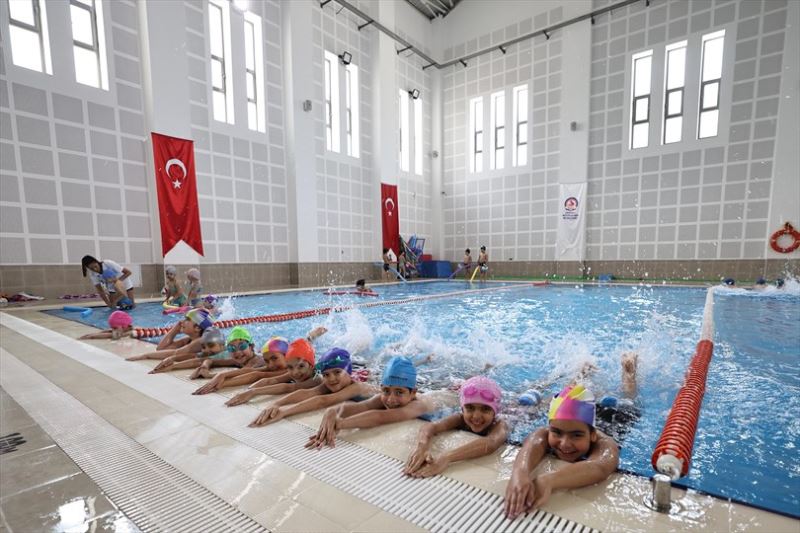 Büyükşehir yüzme kurslarına yoğun ilgi