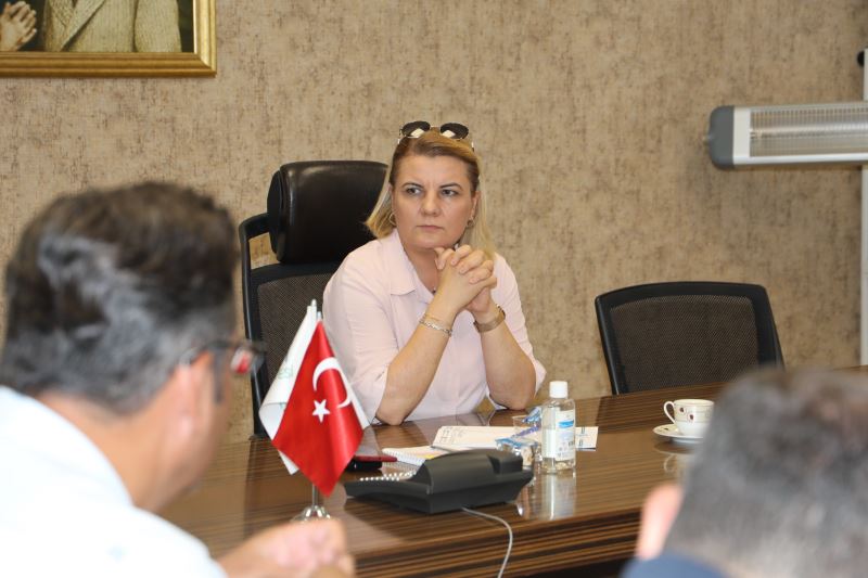 İZMİT BELEDİYESİ VE YILDIZLAR YÜZME KULÜBÜ, YÜZME HAVUZU PROJESİ İÇİN KOLLARI SIVADI