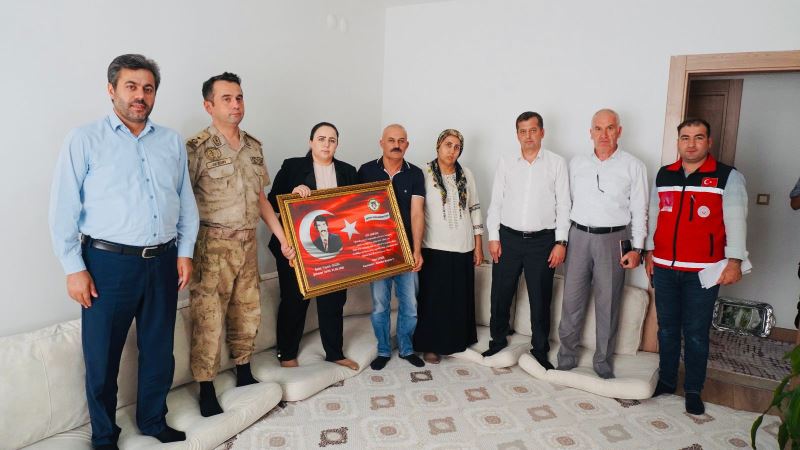 İlçe Kaymakamımız ve Belediye Başkan V. Nazlı Demir, Şehadetlerinin Yıldönümünde Şehitlerimizin Ailelerine Ziyaret