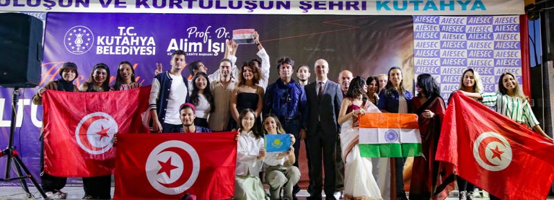 KÜLTÜRLER PANAYIRI FARKLI RENKLERİ BİR ARAYA GETİRDİ