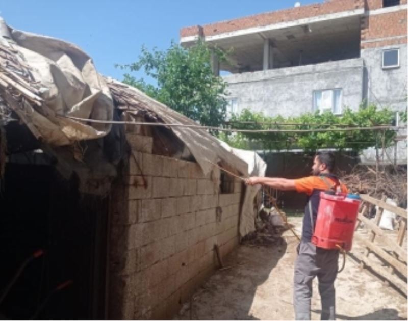 BATMAN BELEDİYESİ İNSAN SAĞLIĞINI ÖN PLANDA TUTARAK İLAÇLAMA YAPIYOR