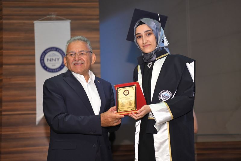 Başkan Büyükkılıç, NNYÜ Sağlık Bilimleri Fakültesi Mezuniyet Törenine Katıldı