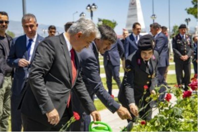 Garnizon Şehitliğinde 15 Temmuz Demokrasi ve Milli Birlik Günü Dolayısıyla Anma Programı Düzenlendi.