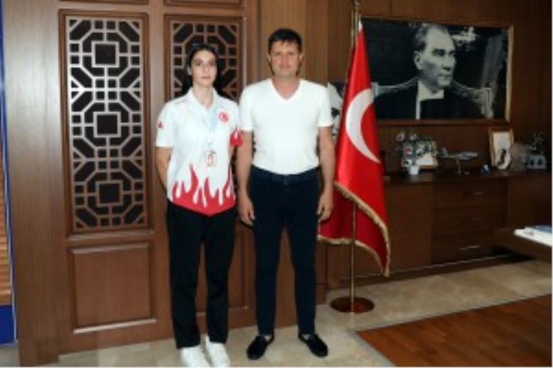 AVRUPA 3.’SÜ BEYZANUR’DAN BAŞKANIMIZ AKAY’A ZİYARET