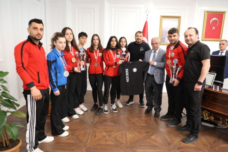 MARDİNDEN 4 ALTIN,3 GÜMÜŞ,6 BRONZ MADALYA İLE DÖNDÜLER