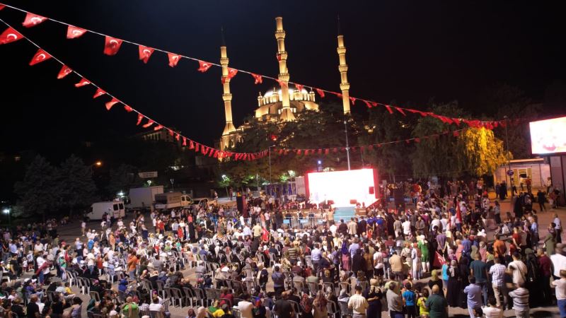 TEKRAR KENETLENDİK