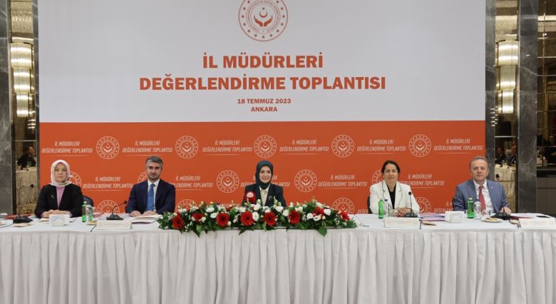 Aile ve Sosyal Hizmetler Bakanımız Göktaş İl Müdürleriyle Bir Araya Geldi