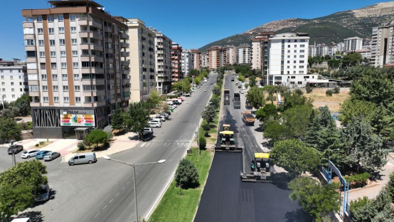 Büyükşehir Bir Caddeyi Daha Yeniliyor