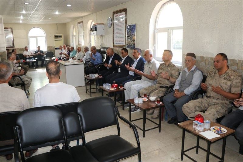 VALİ/BELEDİYE BAŞAKAN V. HACIBEKTAŞOĞLU, DİRİKOLU VE YOLTAY AİLELERİNE TAZİYE ZİYARETİNDE BULUNDU