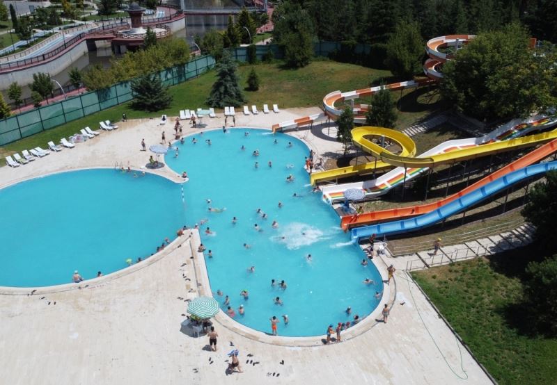 Keçiören’de deniz tadında aquaparklar