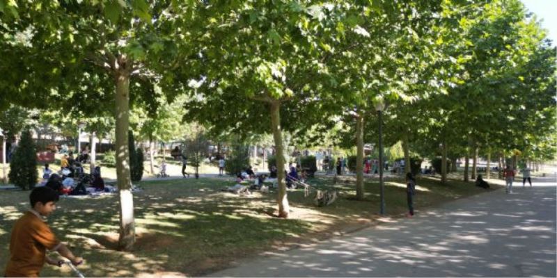 Vatandaşlar Belediyemizin Parklarında Serinliyor