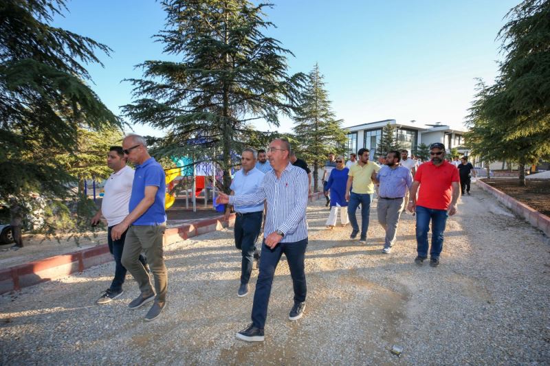 BAŞKAN KAVUŞ, MERAM’DA DEVAM EDEN YATIRIMLARI MECLİS ÜYELERİYLE BİRLİKTE İNCELEDİ