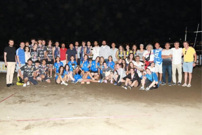 ÜNYE MANYETİK KUM VOLEYBOL TURNUVASI’NIN ŞAMPİYONLARI BELLİ OLDU