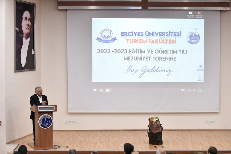 Başkan Büyükkılıç, Genç Turizmcilerin Sevincine Ortak Oldu
