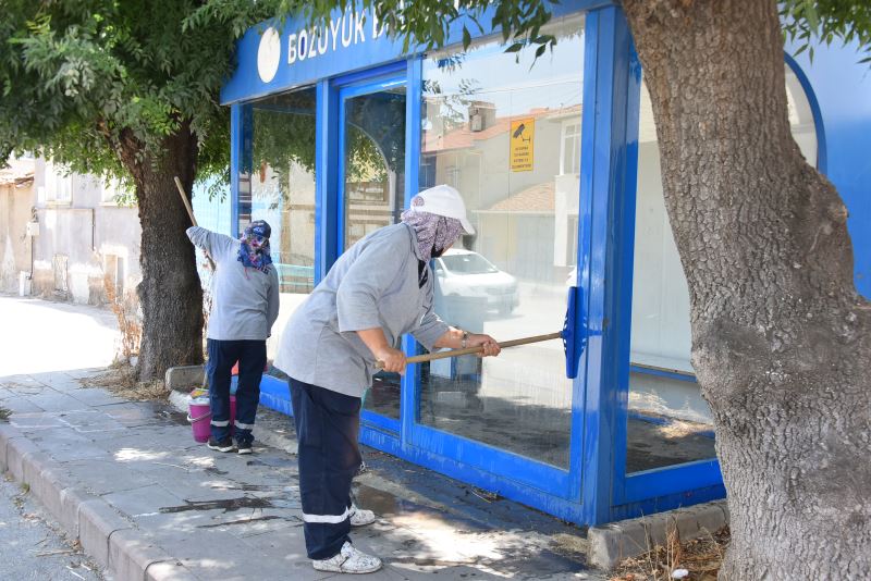 DURAKLARDA TEMİZLİK ÇALIŞMALARI DEVAM EDİYOR