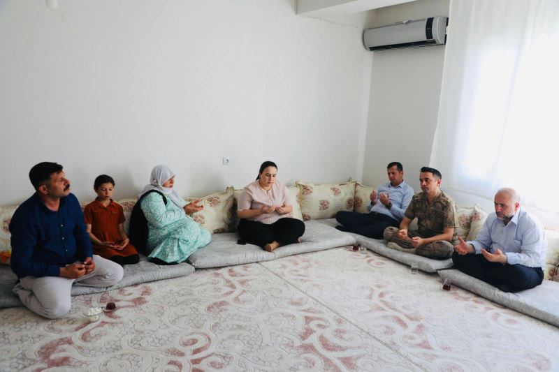 Kaymakam/Belediye Başkan V. Nazlı Demir, Şehadetlerinin Yıldönümünde Şehitlerimizin Ailelerini Ziyaret Etti