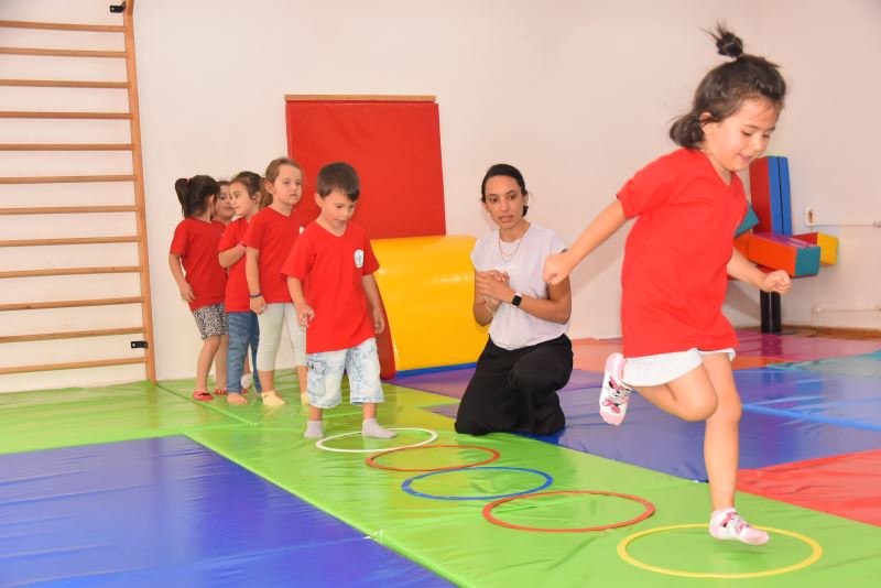 BOZÜYÜK BELEDİYESİ YAZ SPOR OKULLARI GELECEĞİN SPORCULARINI YETİŞTİRİYOR