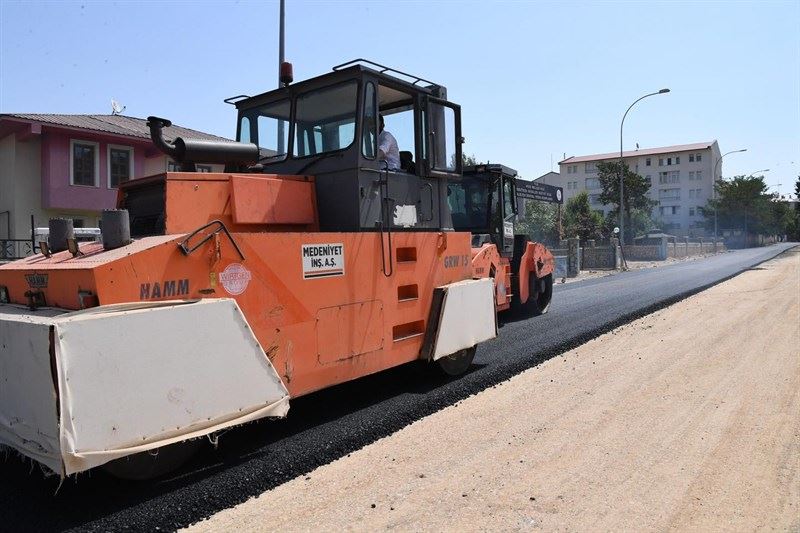 MURATPAŞA MAHALLESİ ESKİ CEZAEVİ CADDESİNDE BİRİNCİ AŞAMA ASFALT SERİMİNE BAŞLANDI