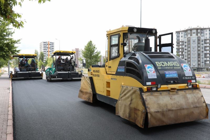 BELSİN’DE 4 KİLOMETRELİK YOLDA ASFALTLAMA YAPILDI