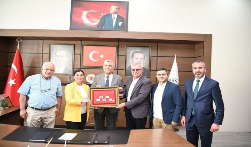 Ticaret Bakanı Bolat’tan Belediye Başkanı Helvacıoğlu’na ziyaret