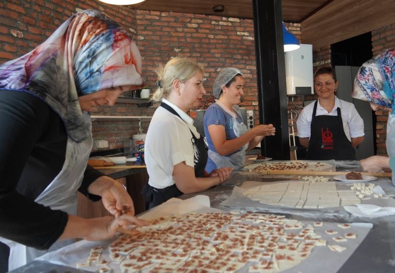 Ödüllü Mantı Bükme Yarışması Keçiören’de düzenlendi