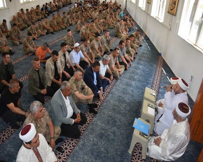 VALİ / BELEDİYE BAŞKAN V. HACIBEKTAŞOĞLU, ŞEHİT UZMAN ÇAVUŞ AYDIN CEYLAN İÇİN DÜZENLENEN MEVLİT PROGRAMINA KATILDI