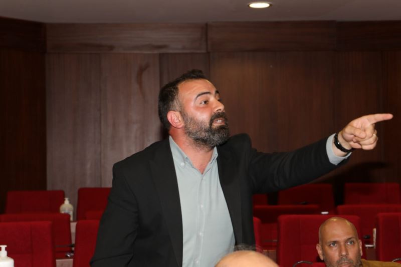 DEVRİM BAL’DAN AKP’Lİ HOCAOĞLU’NA “HUKUKSUZLUK VARSA NEDEN ONAYLADIĞIN DENETİM RAPORUNA YAZMADIN?”
