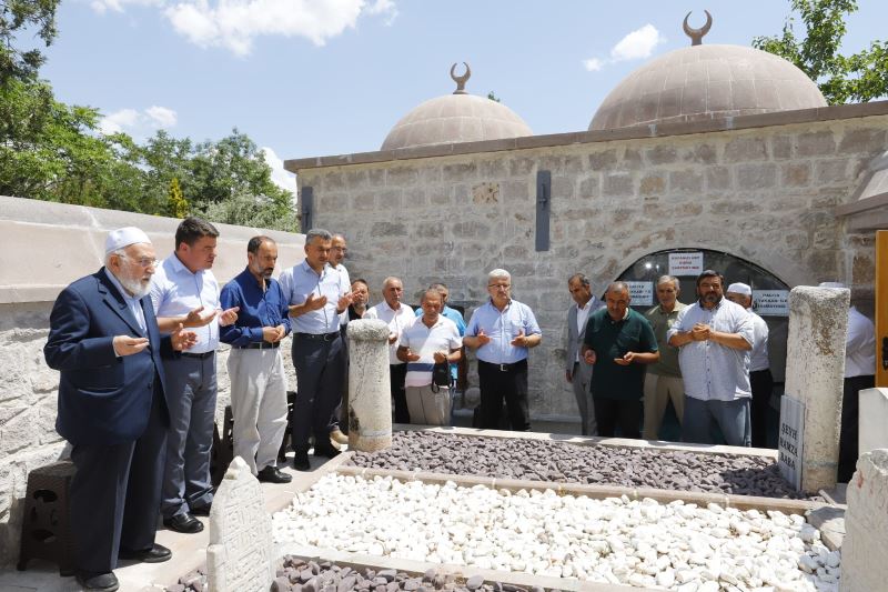 RESTOREASYONU TAMAMLANAN ŞEYH HAMZA BABA TÜRBESİ DUALARLA AÇILDI