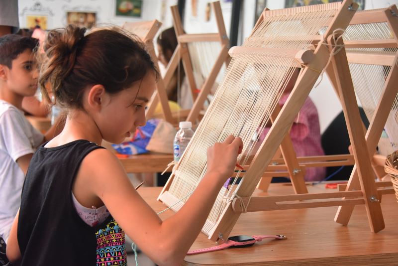 SANATEVİ’NDE İLK DOKUMALARINI YAPTILAR