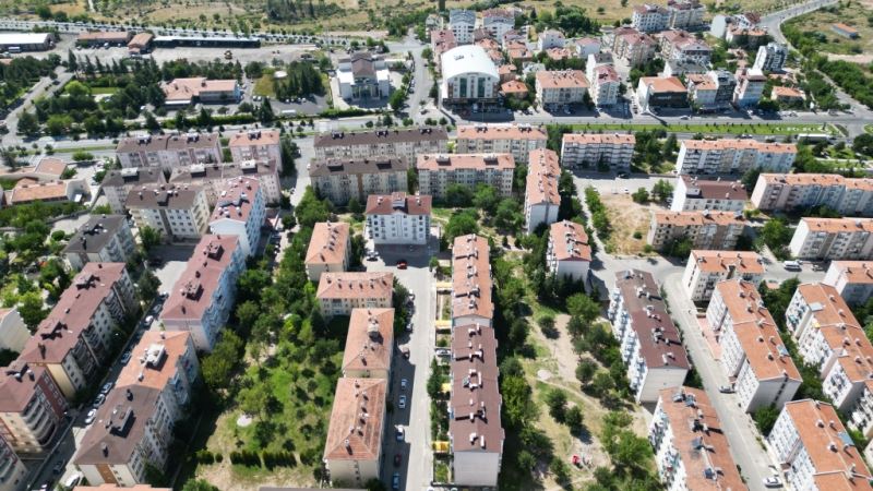 2000 Evler Mahallesi’nde Bulunan 2 Park Daha Yenileniyor