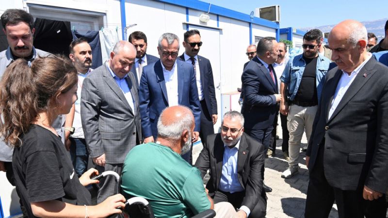 Bakan Işıkhan ve Başkan Güngör, Depremzedelerle Buluştu