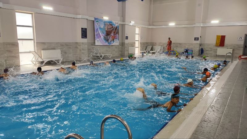 Büyükşehir’in Sarıoğlan Çiftlik Kapalı Yüzme Havuzu Hizmete Başladı