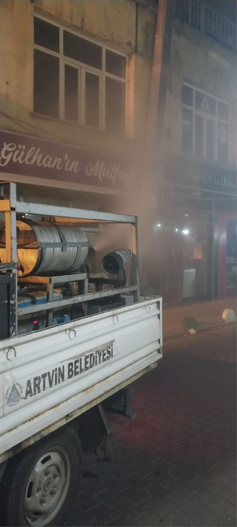 SİNEKLERE KARŞI MÜCADELEMİZ DEVAM EDİYOR
