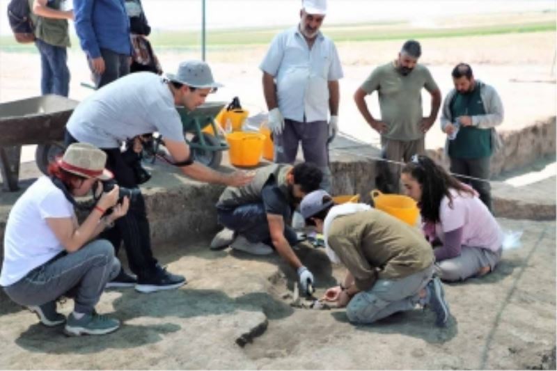 KÜLLÜOBA HÖYÜĞÜ KAZISI 27. YILINDA FOTOĞRAF SERGİSİYLE TANITILACAK