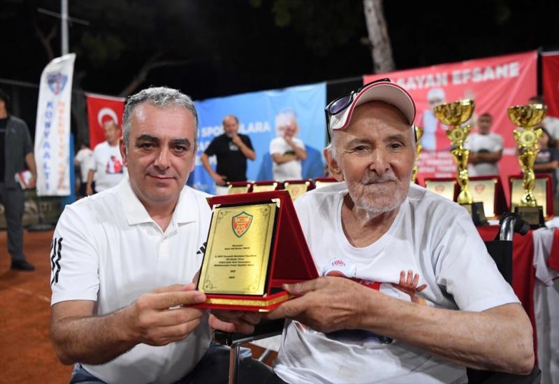 Yaşayan efsaneyi onurlandırdılar
