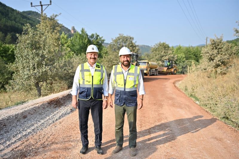 Alın Teriyle Kilometrelerce Sıcak Asfalt
