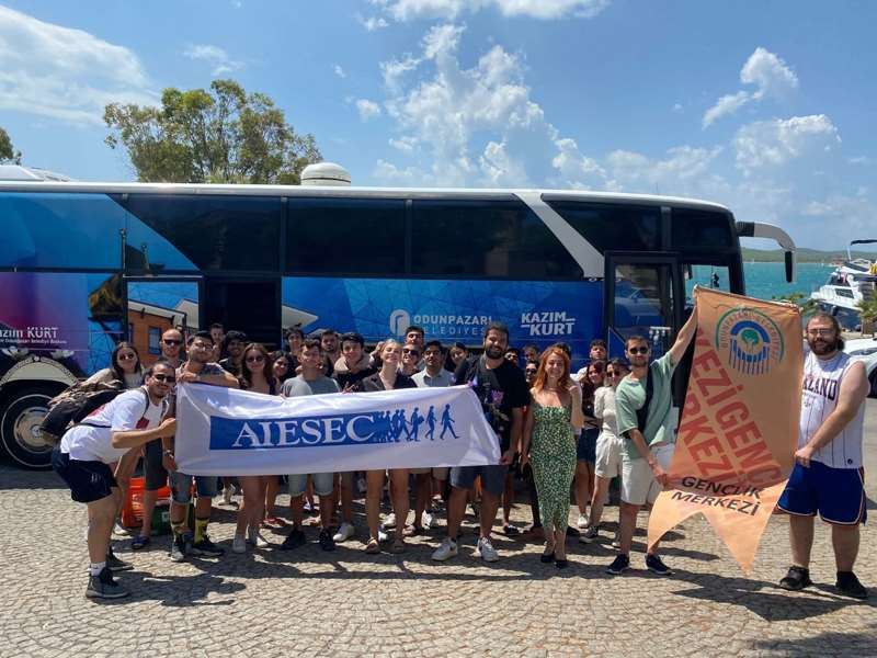 AIESEC ÖĞRENCİLERİ ODUNPAZARI BELEDİYESİ İŞ BİRLİĞİ İLE ÇANAKKALE’YE GİTTİ