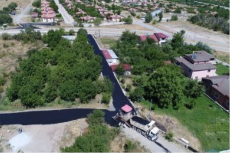 Yaylabaşı Yerleşkesinde Asfalt serim çalışmaları yapılıyor.