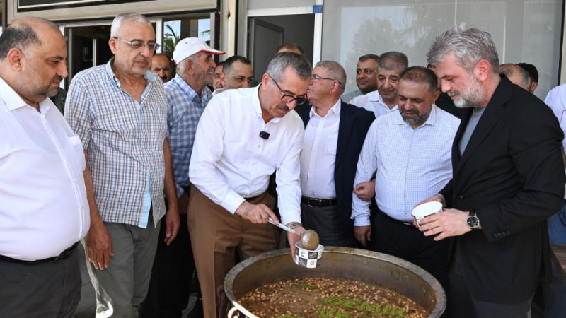 Başkan Güngör, Binevler Uzun Çarşı’da Vatandaşlara Aşure İkram Etti