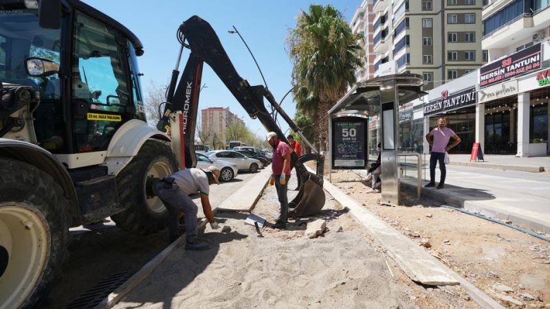 Büyükşehir, Binevler’de Yürüyüş Yollarının İmalatını Sürdürüyor